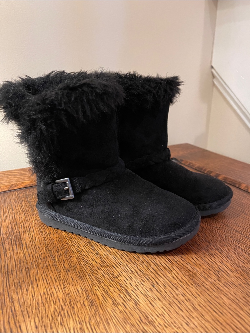 The Children's Place Black Faux Fur Braided-Accent Kids Boots, size 11
